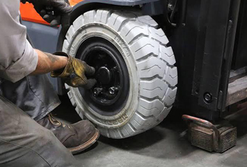 Forklift solid tyres